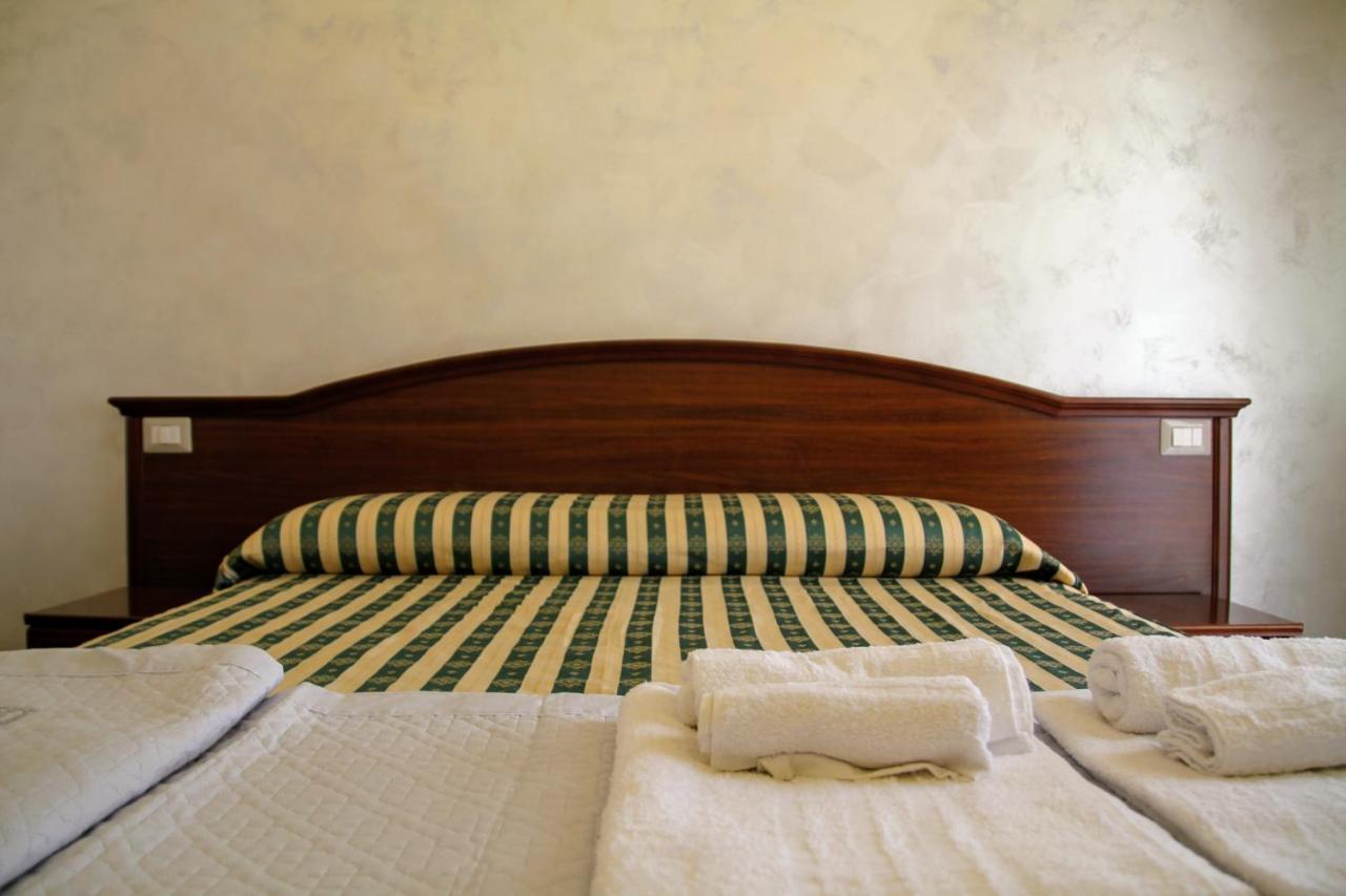Rooms Dimora Arco - Affitti Brevi Italia Monte SantʼAngelo Εξωτερικό φωτογραφία