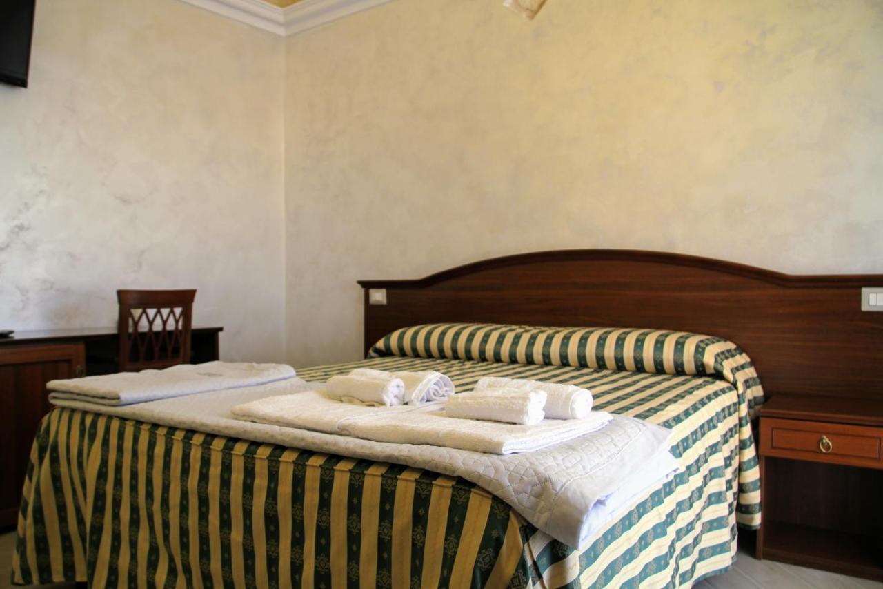 Rooms Dimora Arco - Affitti Brevi Italia Monte SantʼAngelo Εξωτερικό φωτογραφία