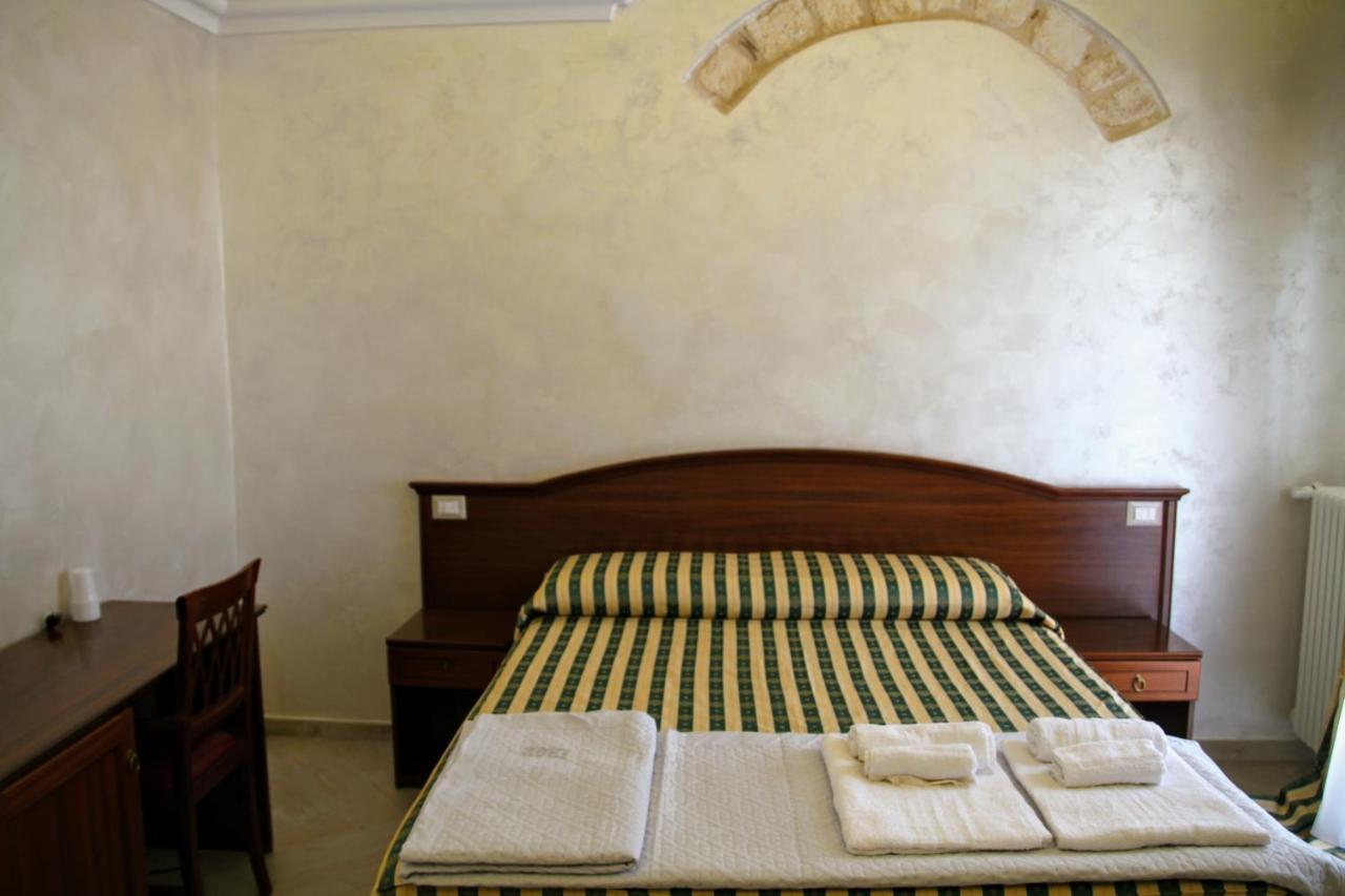 Rooms Dimora Arco - Affitti Brevi Italia Monte SantʼAngelo Εξωτερικό φωτογραφία