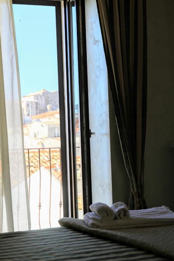 Rooms Dimora Arco - Affitti Brevi Italia Monte SantʼAngelo Εξωτερικό φωτογραφία