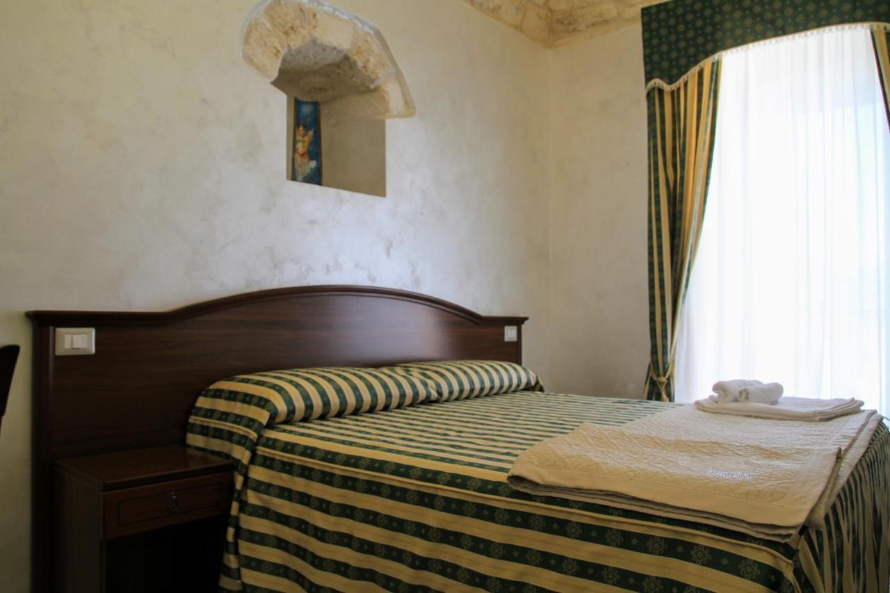 Rooms Dimora Arco - Affitti Brevi Italia Monte SantʼAngelo Εξωτερικό φωτογραφία